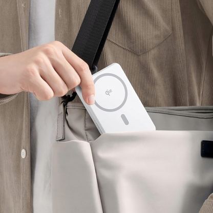 Външна батерия с USB-C порт, USB-A изход, безжично зареждане с MagSafe и вградена поставка - Baseus Airpow II Qi2 Magnetic Wireless Power Bank 10000 mAh 22.5W (бял) 4