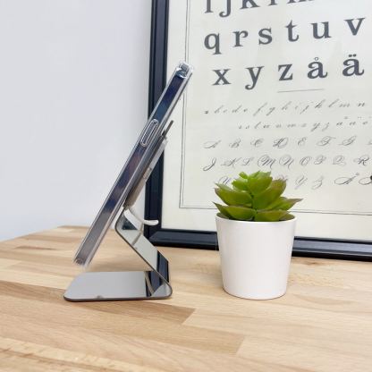 Алуминиева поставка за безжично зареждане на iPhone чрез поставяне на Apple MagSafe Charger - Macally Aluminum MagSafe Charging Stand (сребрист) 5