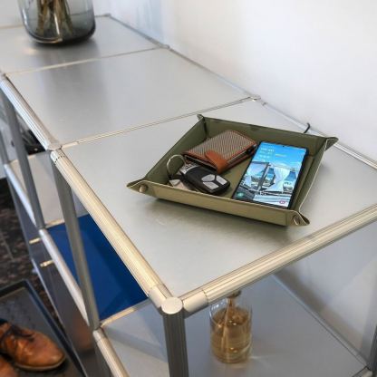 Настолен органайзер с поставка (пад) за безжично зареждане за Qi съвместими устройства - 4smarts Pocket Tray Organizer, 15W (сив) 8