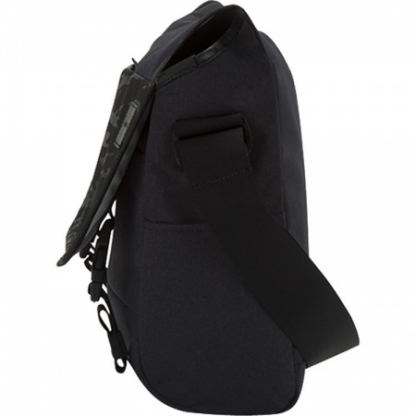 Incase Compass Messenger - качествена чанта с презрамка за преносими компютри до 15.4 инча (черен-камуфлаж) 6
