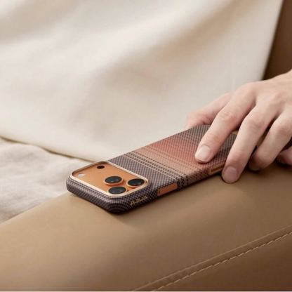 Кевларен кейс с MagSafe за iPhone 17 Pro Max - Pitaka Sunset Ultra Slim Aramid Fiber Case 7