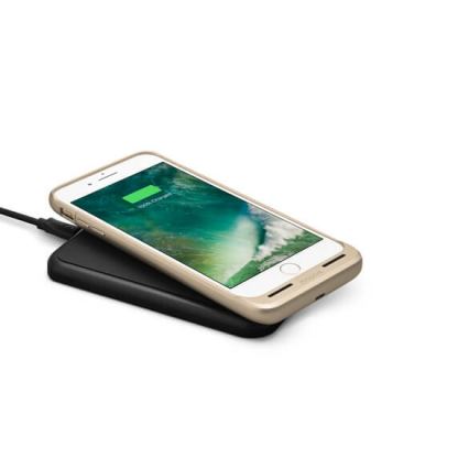 Mophie Juice Pack Air & Charging Base Bundle - удароустойчив кейс с вградена батерия 2420mAh с безжично зареждане и пад за безжично зареждане за iPhone 8 Plus, iPhone 7 Plus (златист) 8