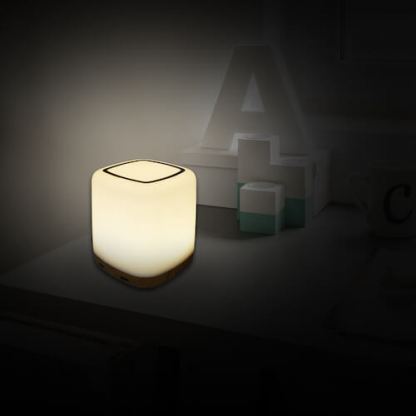 Macally Nightstand LED Light - настолна LED лампа с 4 х USB-A изхода за зареждане на мобилни устройства 2