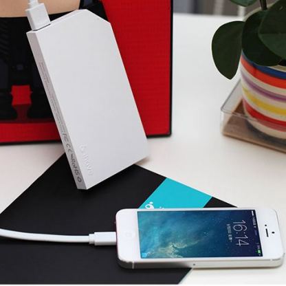 iHave Delta Power Bank 6000 mAh - външна батерия за смартфони и таблети с вграден MicroUSB кабел (бял) 3